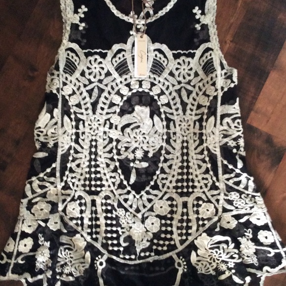 Beautiful embroidery white on black blouse 👚 - Picture 2 of 5